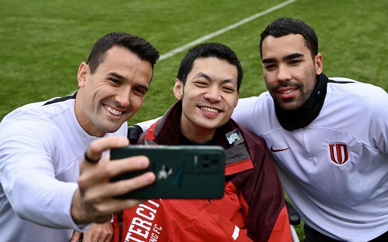 乐鱼体育-只给顶薪 不符合周定洋的打工逻辑！为大合同奔跑 不是某一个城市